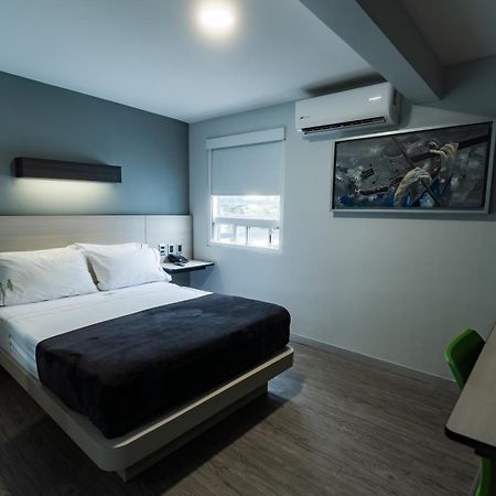 Hotel Lemon Green -Zona Expo Frente Al Centro De Convenciones グアダラハラ エクステリア 写真