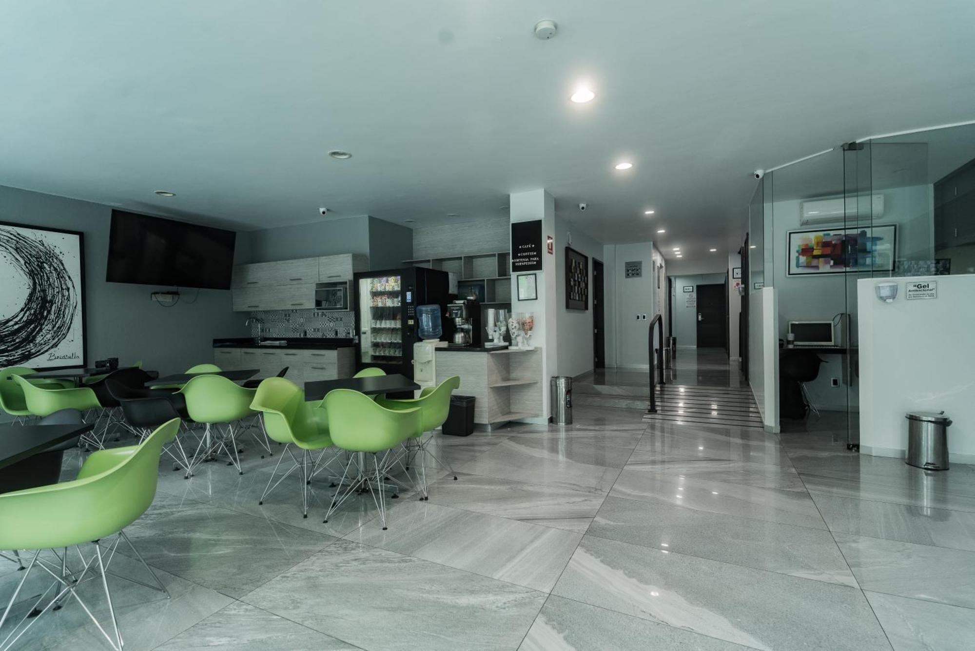Hotel Lemon Green -Zona Expo Frente Al Centro De Convenciones グアダラハラ エクステリア 写真
