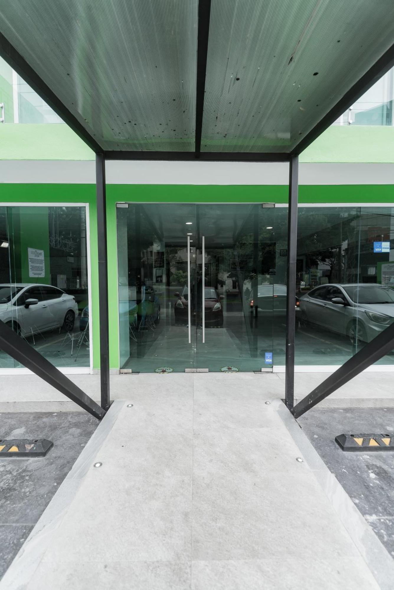 Hotel Lemon Green -Zona Expo Frente Al Centro De Convenciones グアダラハラ エクステリア 写真