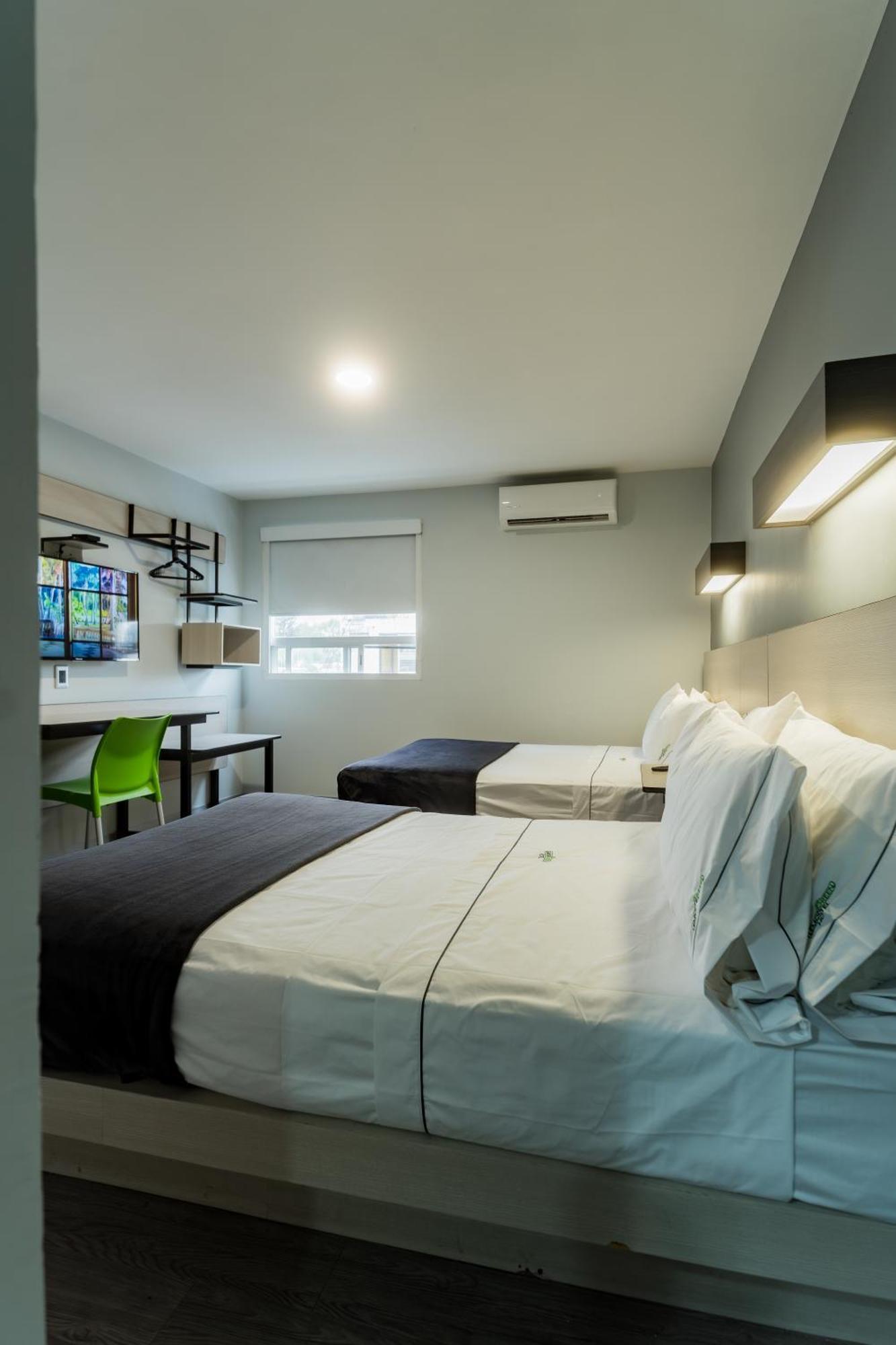 Hotel Lemon Green -Zona Expo Frente Al Centro De Convenciones グアダラハラ エクステリア 写真