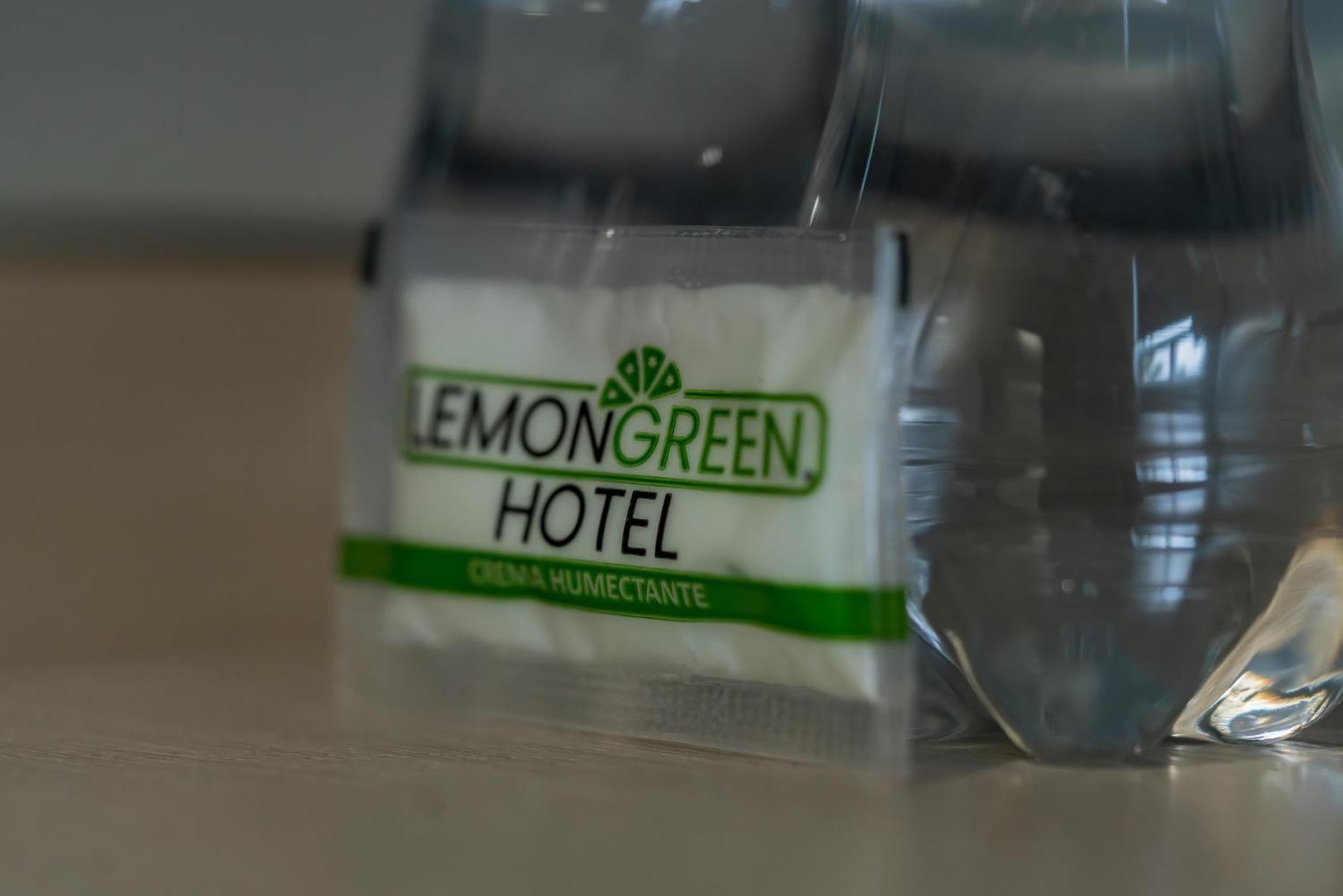 Hotel Lemon Green -Zona Expo Frente Al Centro De Convenciones グアダラハラ エクステリア 写真