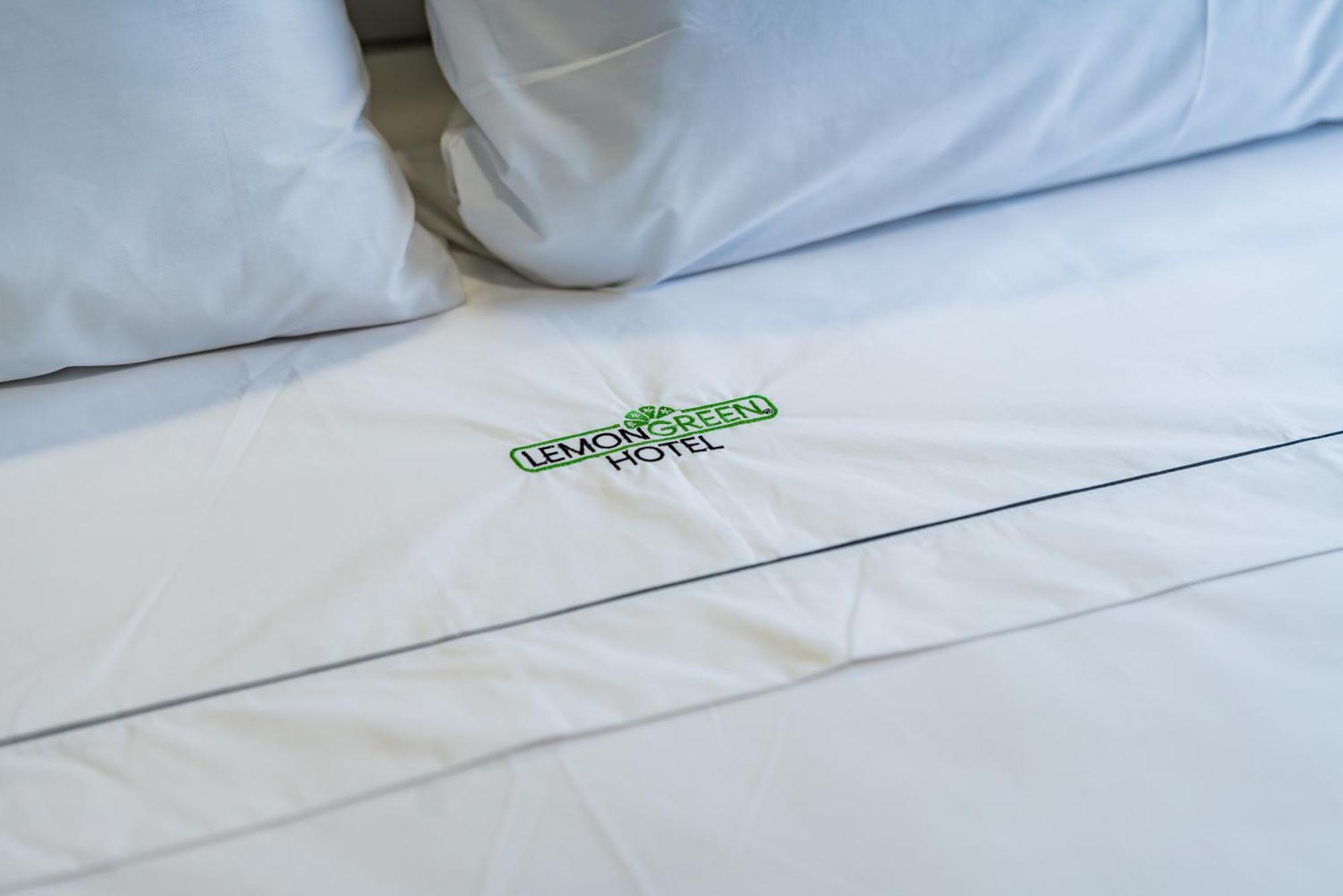 Hotel Lemon Green -Zona Expo Frente Al Centro De Convenciones グアダラハラ エクステリア 写真