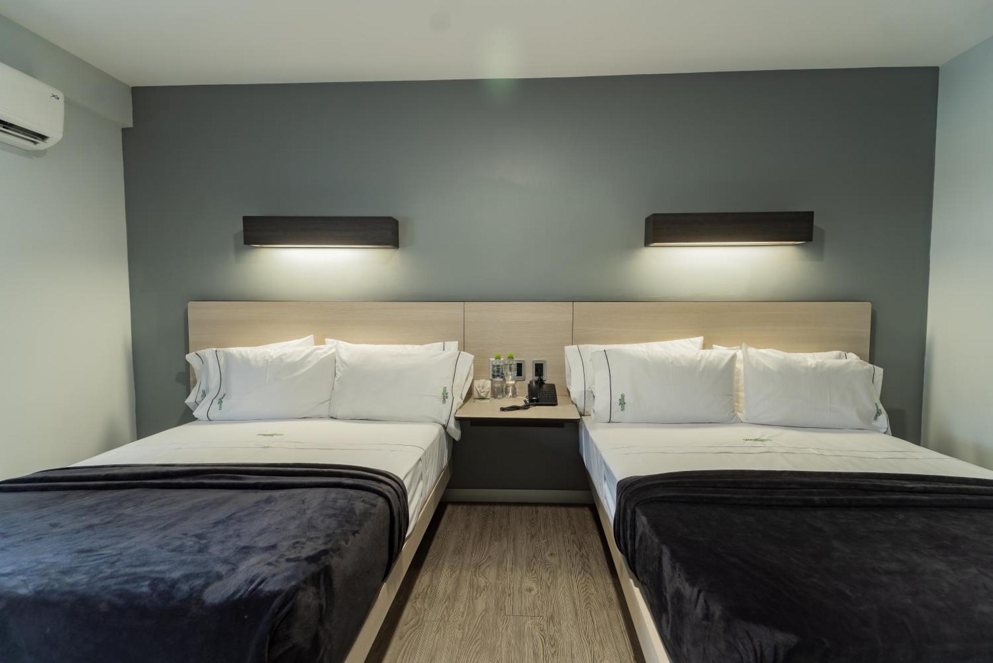 Hotel Lemon Green -Zona Expo Frente Al Centro De Convenciones グアダラハラ エクステリア 写真