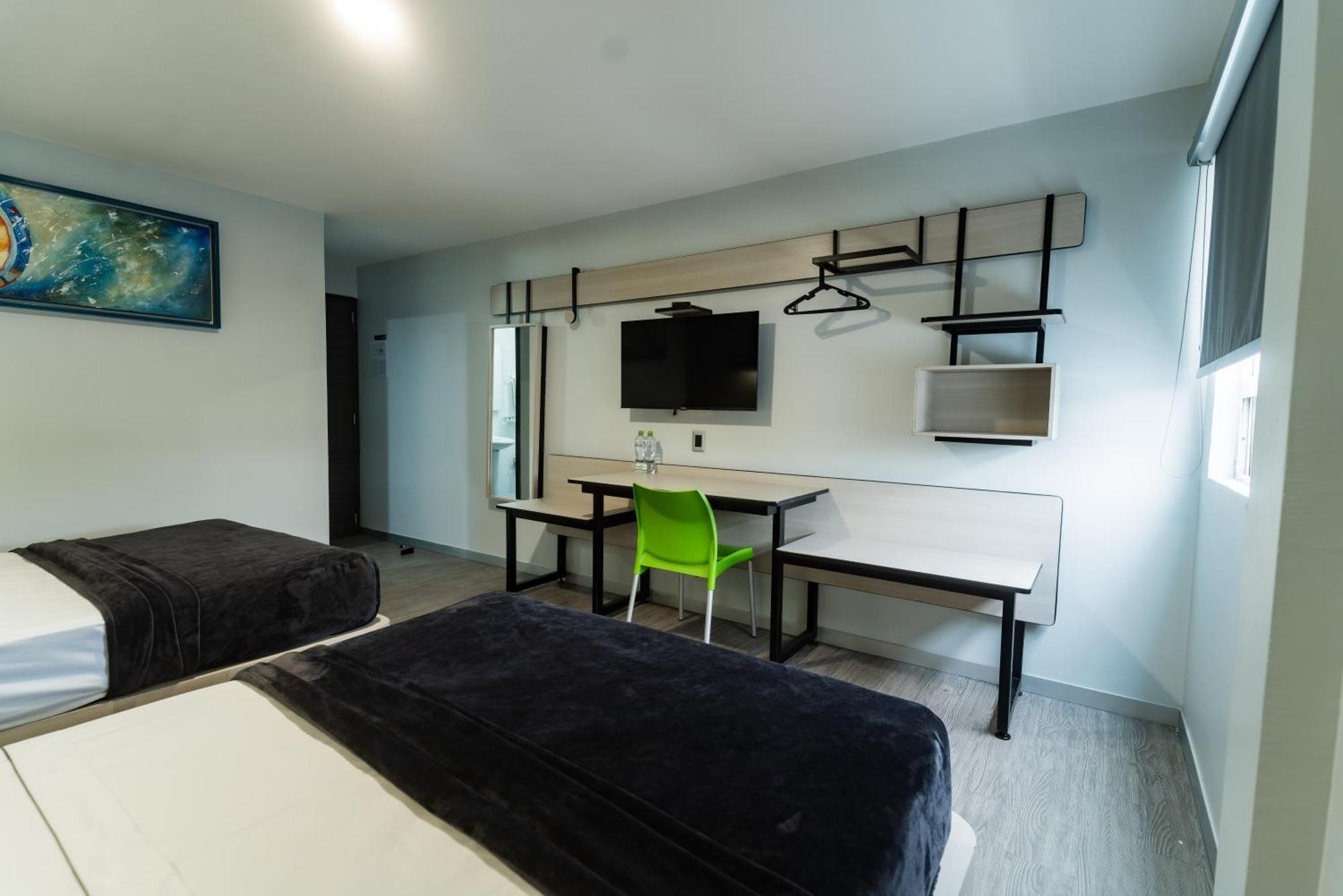Hotel Lemon Green -Zona Expo Frente Al Centro De Convenciones グアダラハラ エクステリア 写真