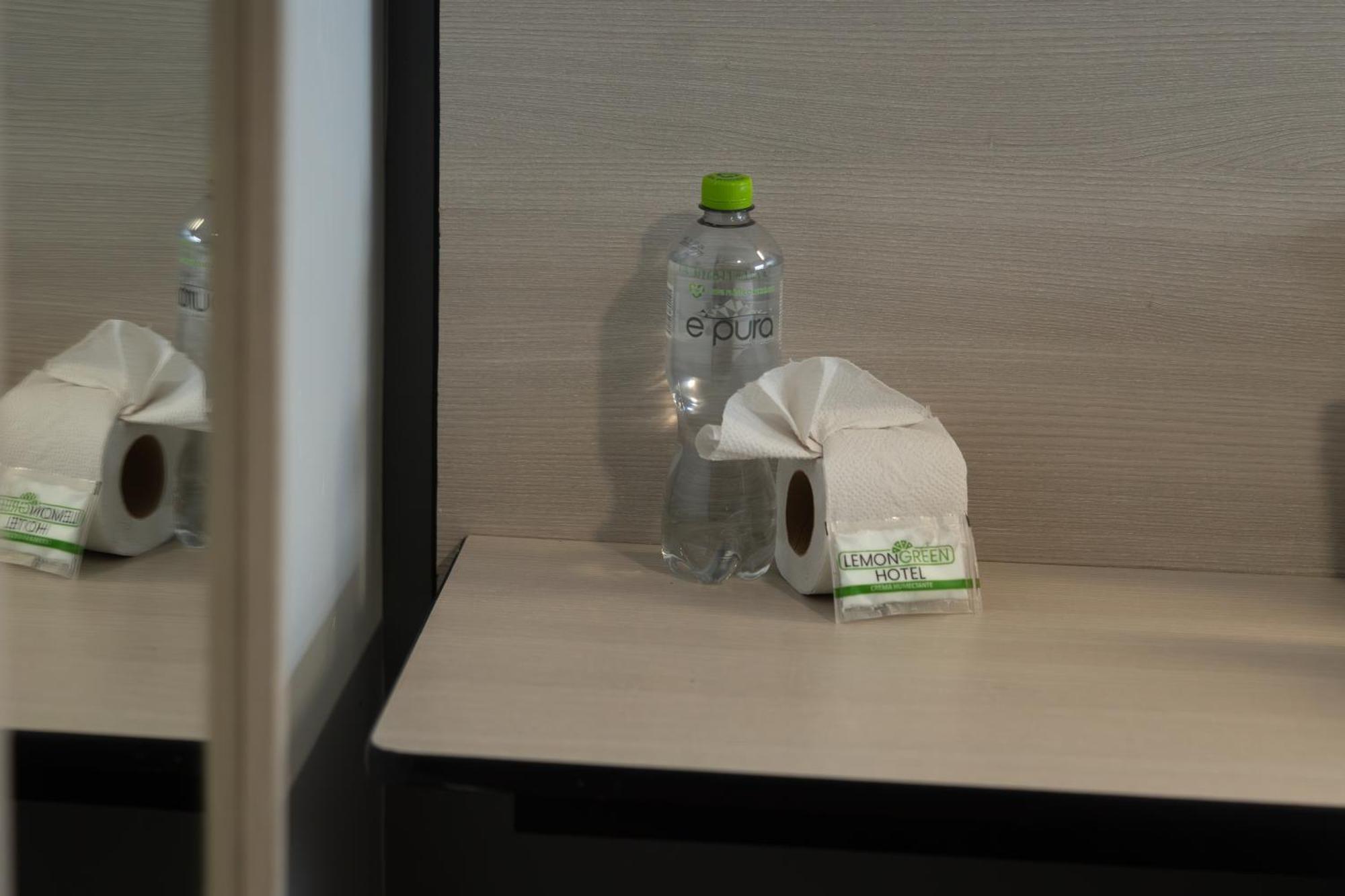 Hotel Lemon Green -Zona Expo Frente Al Centro De Convenciones グアダラハラ エクステリア 写真