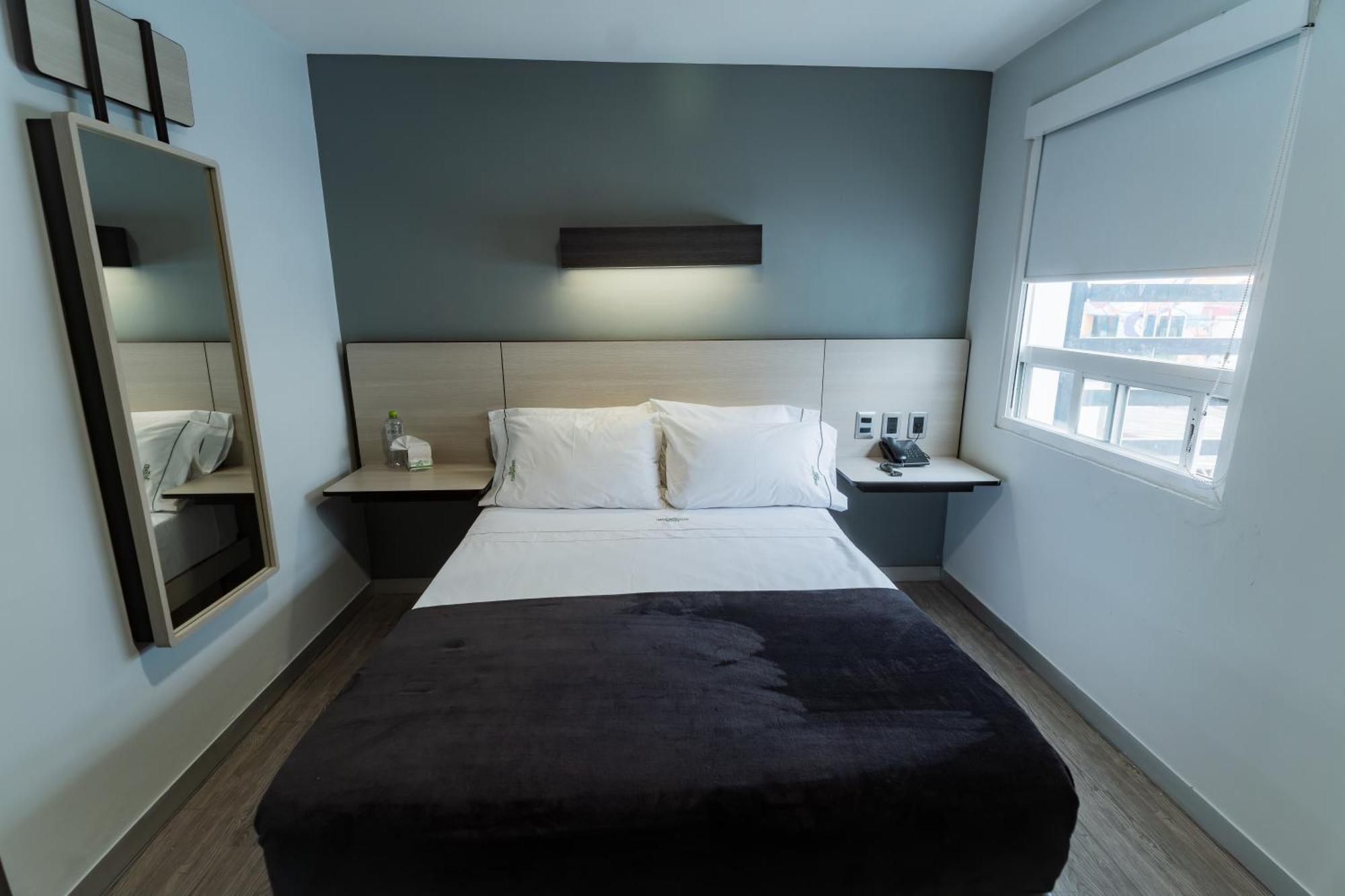 Hotel Lemon Green -Zona Expo Frente Al Centro De Convenciones グアダラハラ エクステリア 写真