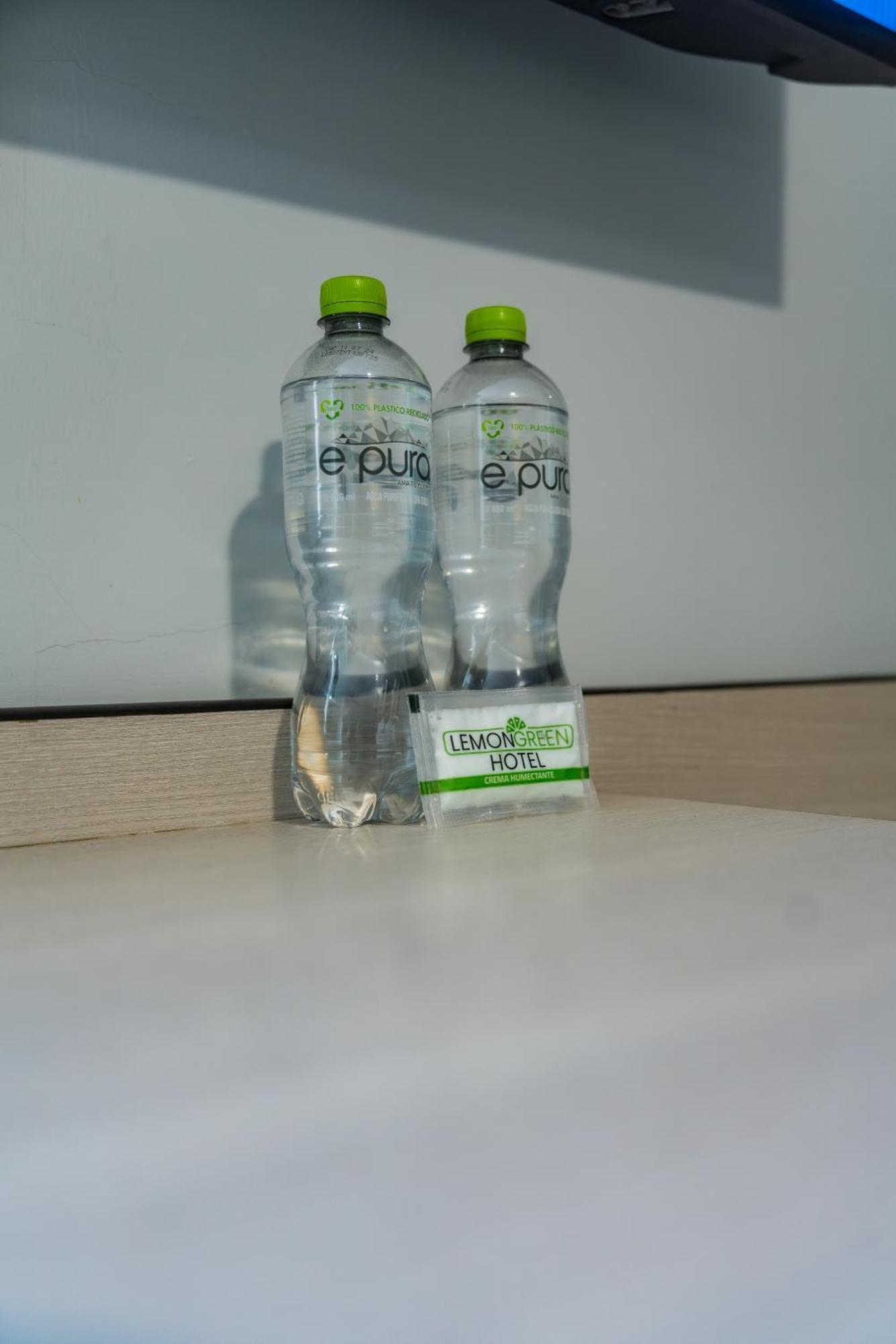 Hotel Lemon Green -Zona Expo Frente Al Centro De Convenciones グアダラハラ エクステリア 写真