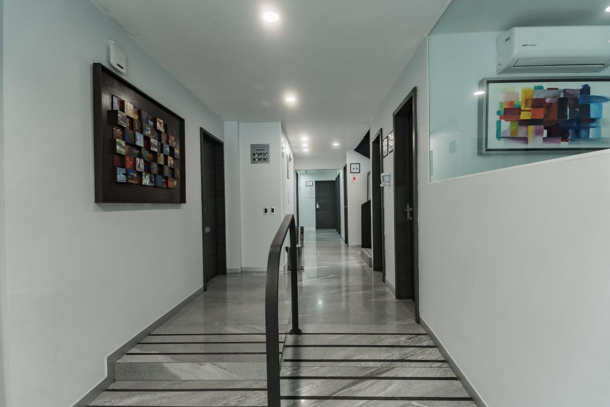 Hotel Lemon Green -Zona Expo Frente Al Centro De Convenciones グアダラハラ エクステリア 写真