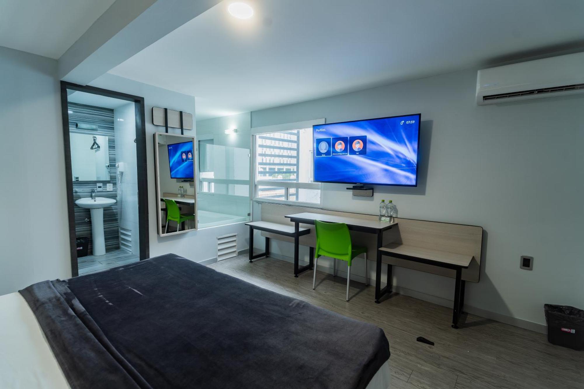 Hotel Lemon Green -Zona Expo Frente Al Centro De Convenciones グアダラハラ エクステリア 写真