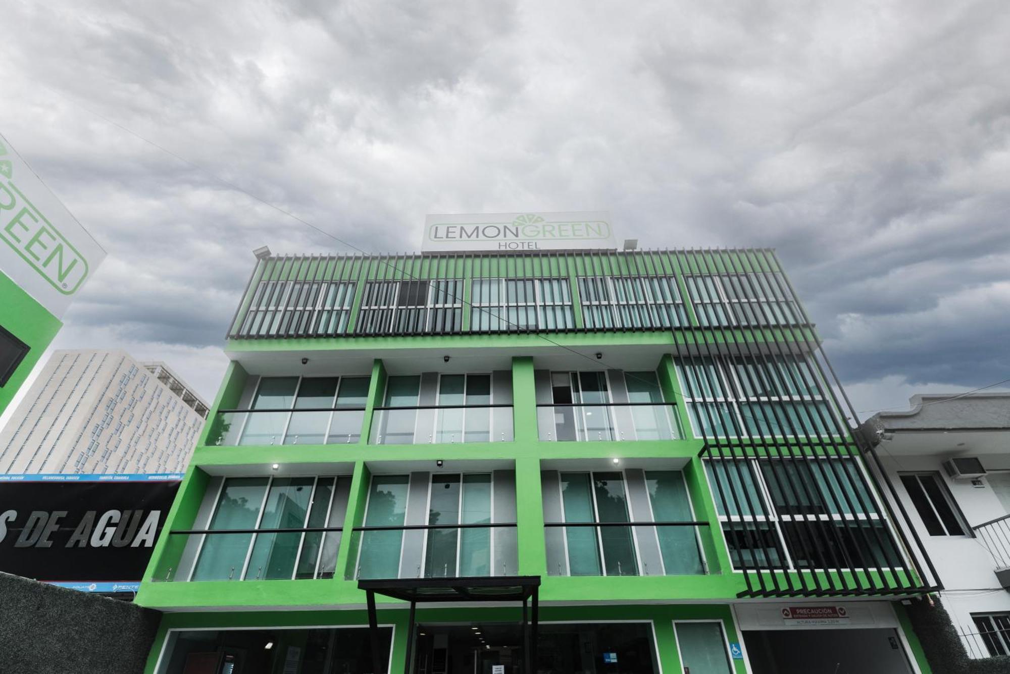 Hotel Lemon Green -Zona Expo Frente Al Centro De Convenciones グアダラハラ エクステリア 写真